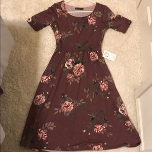 Neesee’s short sleeve floral dress